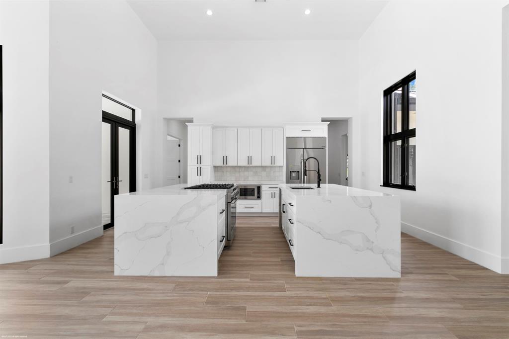 WHITE FENCES EQUESTRIAN E - Residential