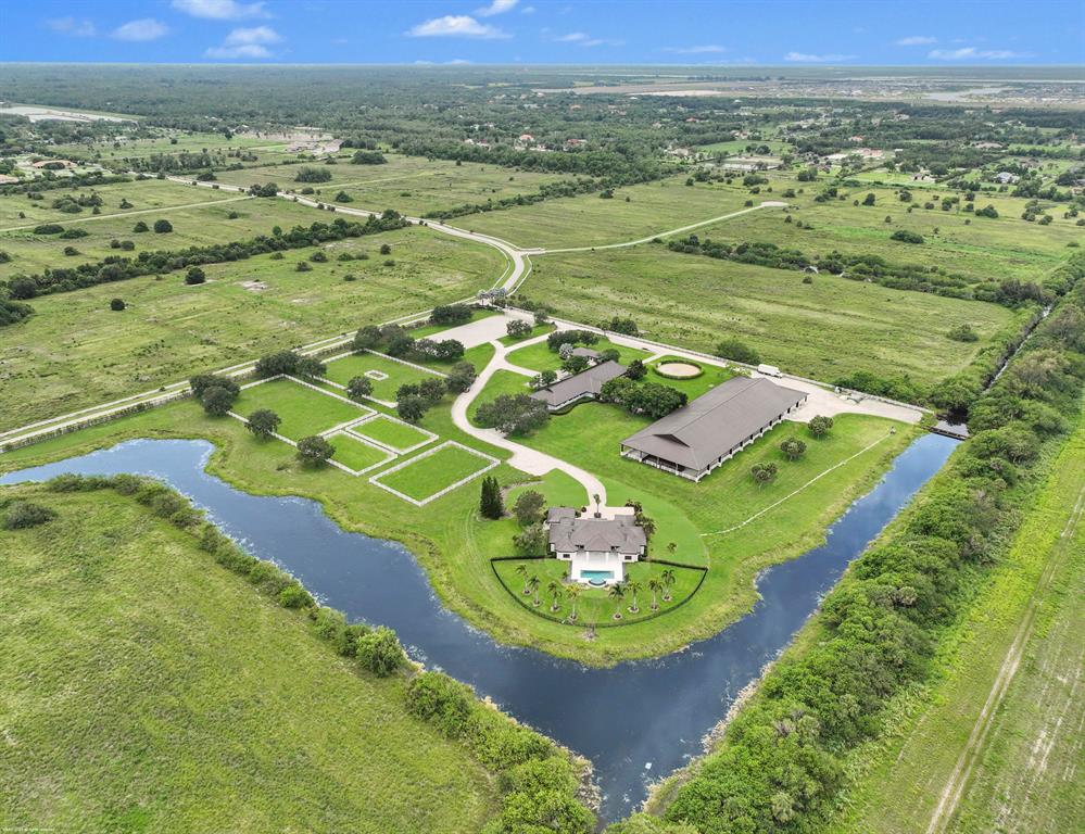 WHITE FENCES EQUESTRIAN E - Residential