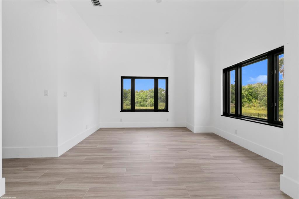 WHITE FENCES EQUESTRIAN E - Residential