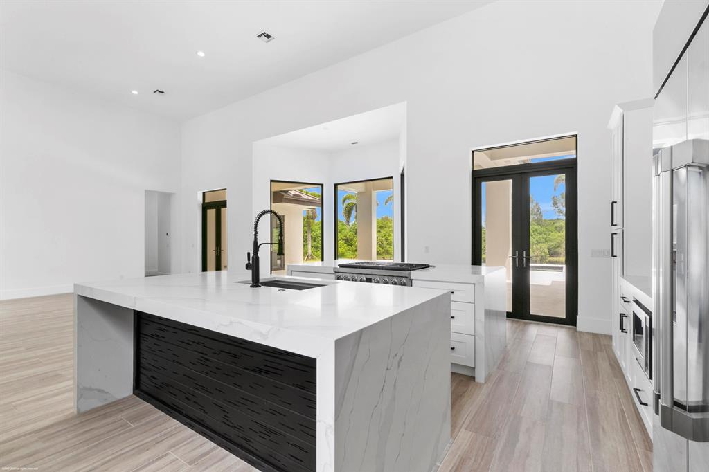 WHITE FENCES EQUESTRIAN E - Residential