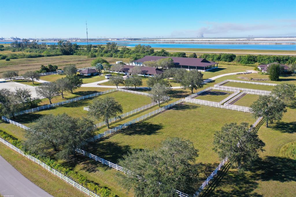 WHITE FENCES EQUESTRIAN E - Residential