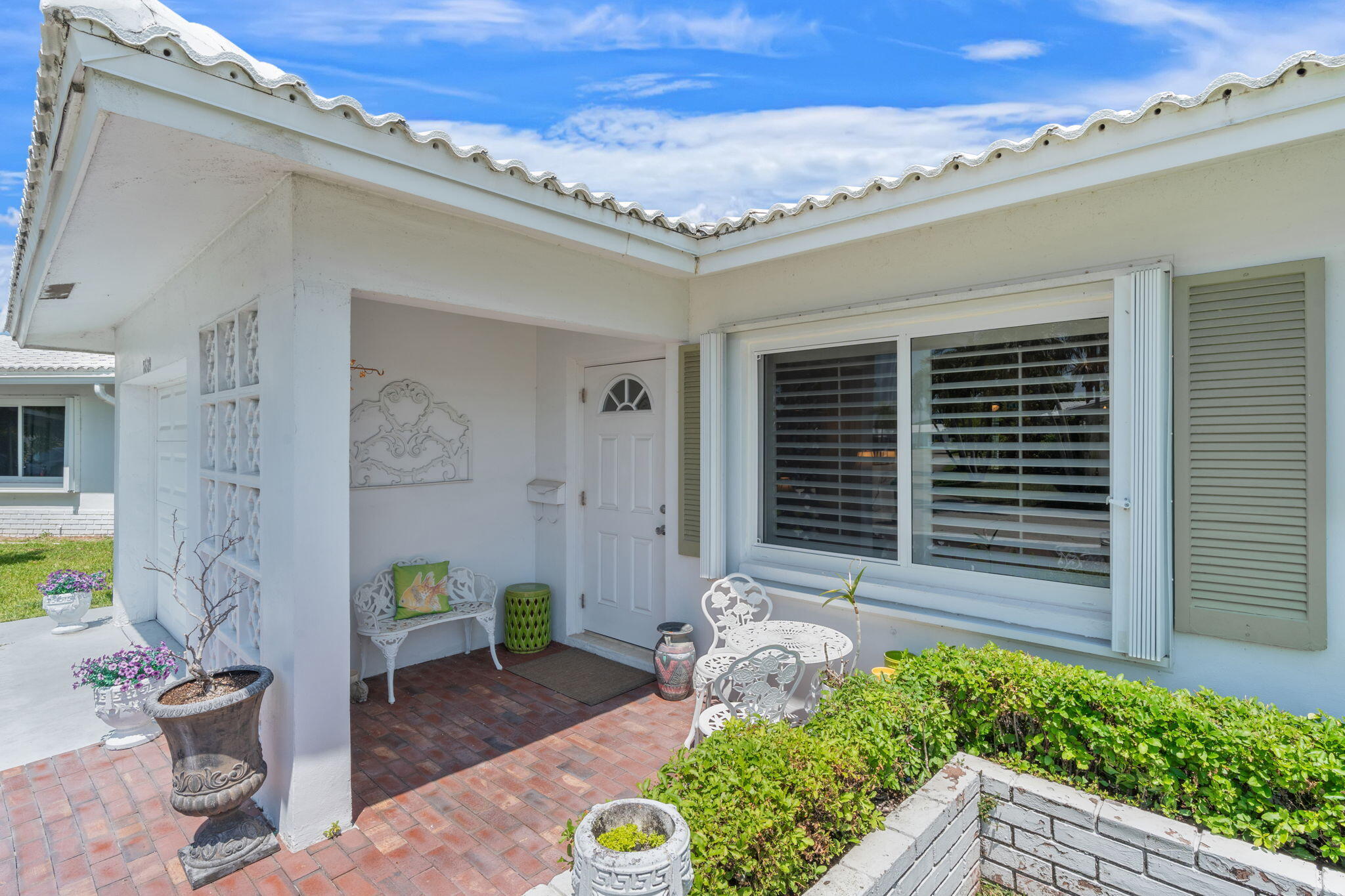 8609 NW 59th Place