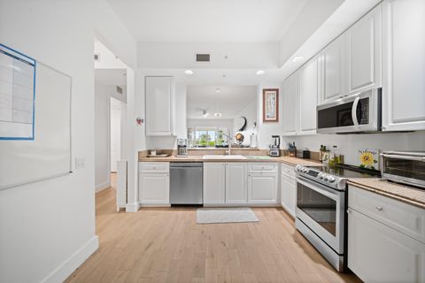 Photo of 34 Harbour Isle Drive #105, Fort Pierce, FL 34949 (MLS # B26001115)