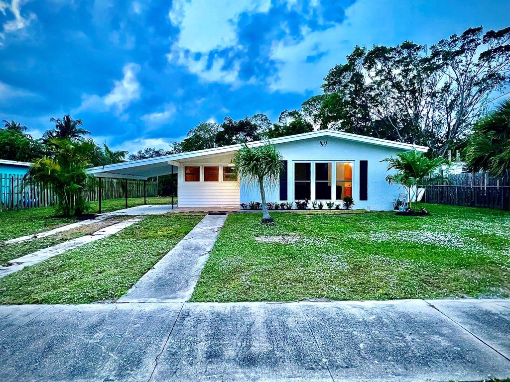 Photo of 506 S Caloosahatchee Avenue, Jupiter, FL 33458 (MLS # R10943393)