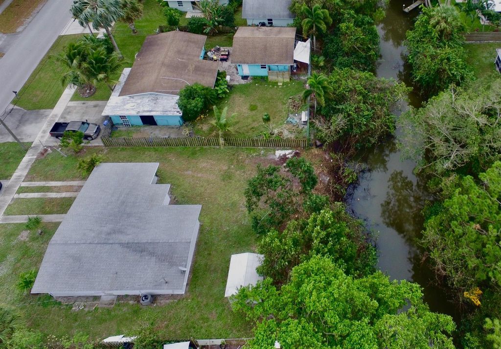 Photo of 506 S Caloosahatchee Avenue, Jupiter, FL 33458 (MLS # R10943393)