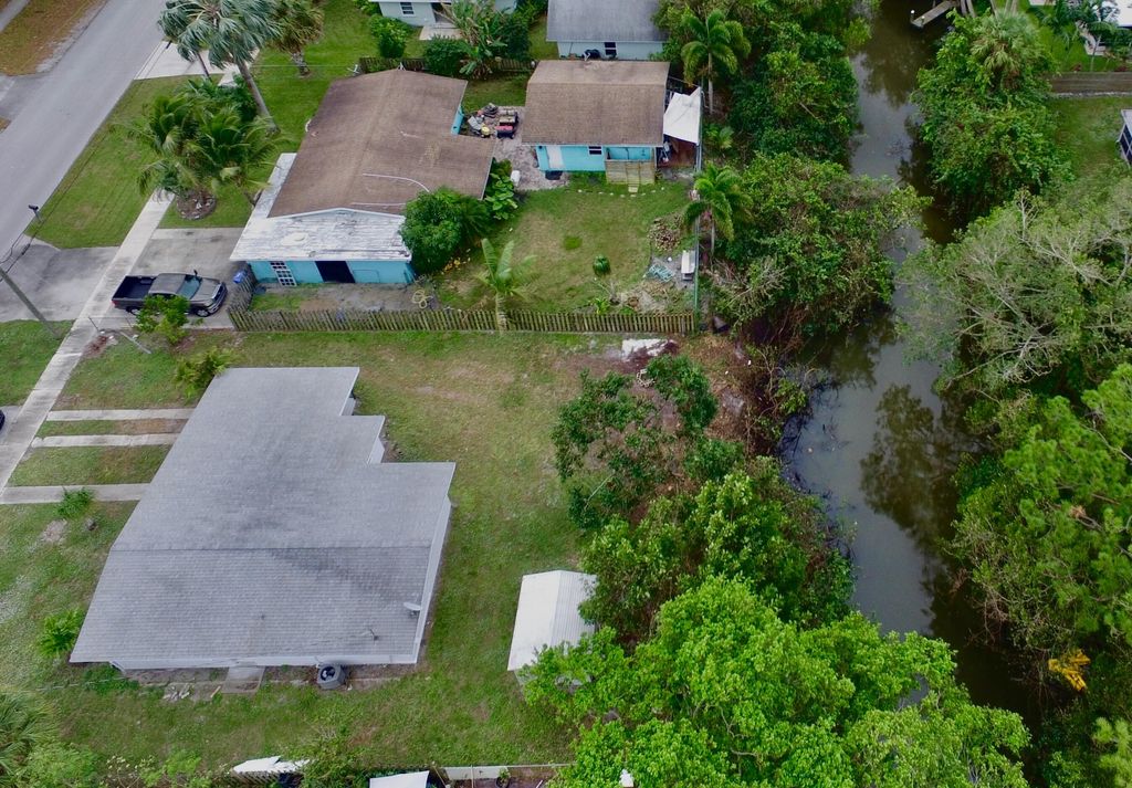 Photo of 506 S Caloosahatchee Avenue, Jupiter, FL 33458 (MLS # R10943393)