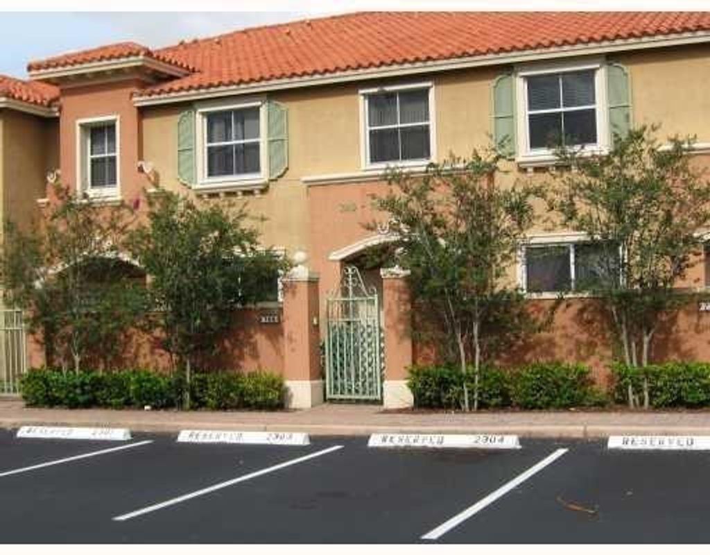 Photo of 765 SW 107th Avenue #2303, Pembroke Pines, FL 33025 (MLS # B26025199)