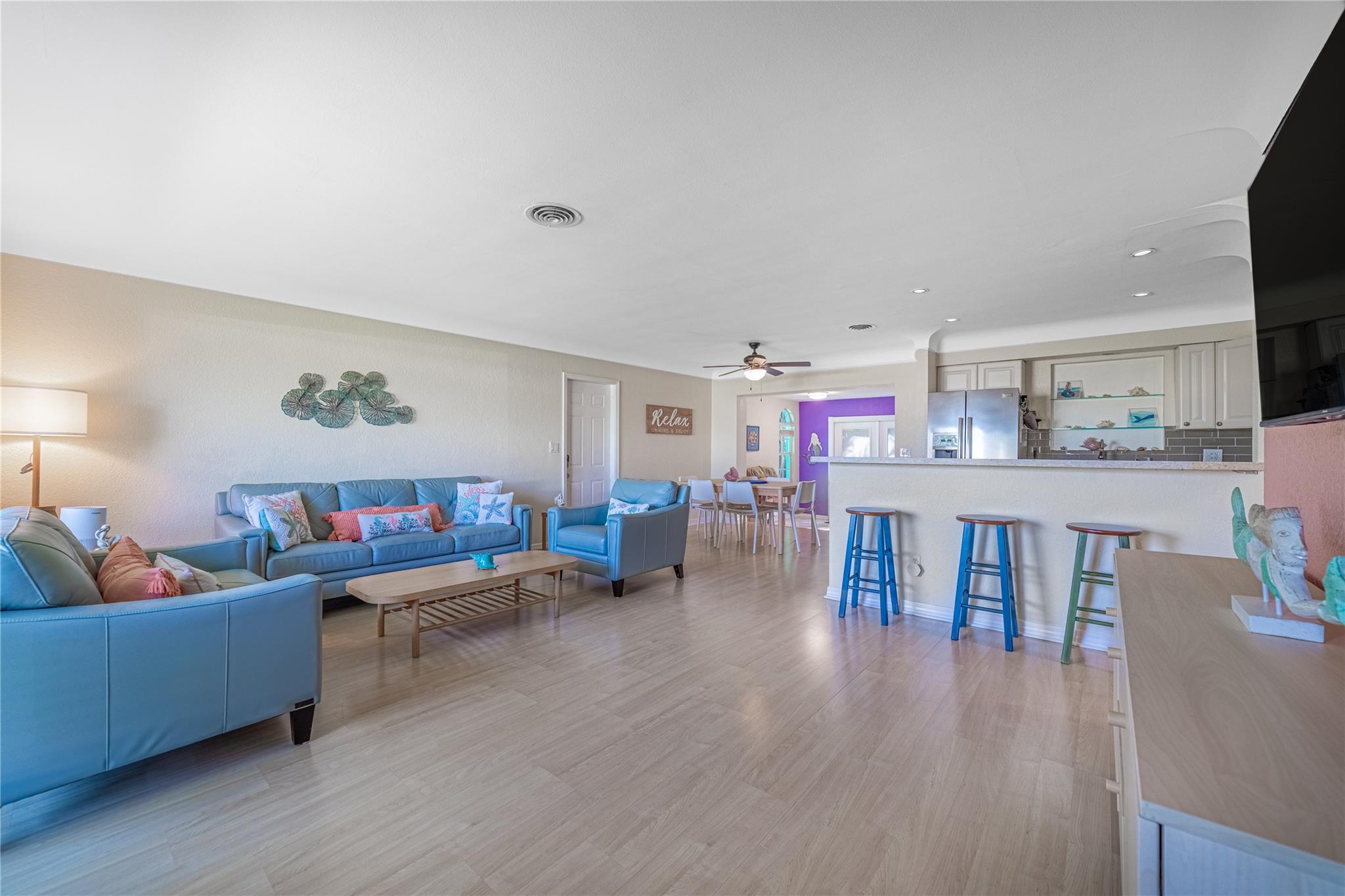 View photos, virtual tours, details... 608 NE 24th Ave