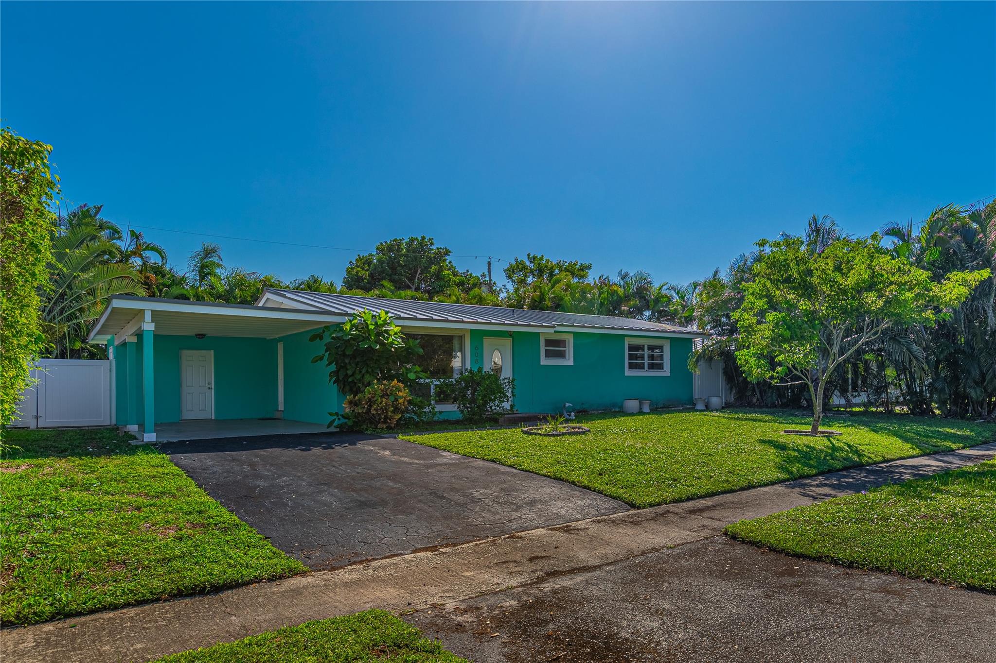 View photos, virtual tours, details... 608 NE 24th Ave