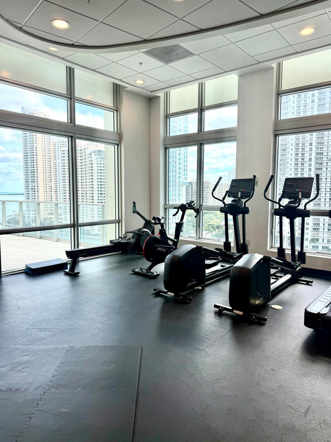 MET 1 CONDO - Residential