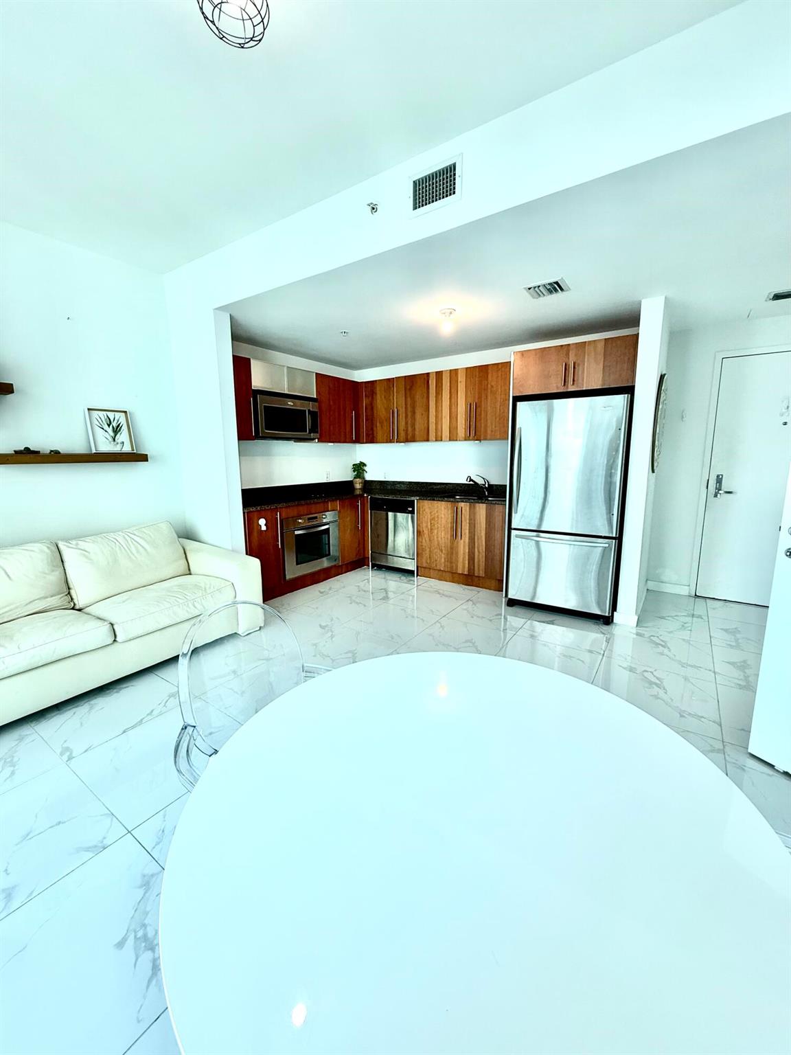 MET 1 CONDO - Residential