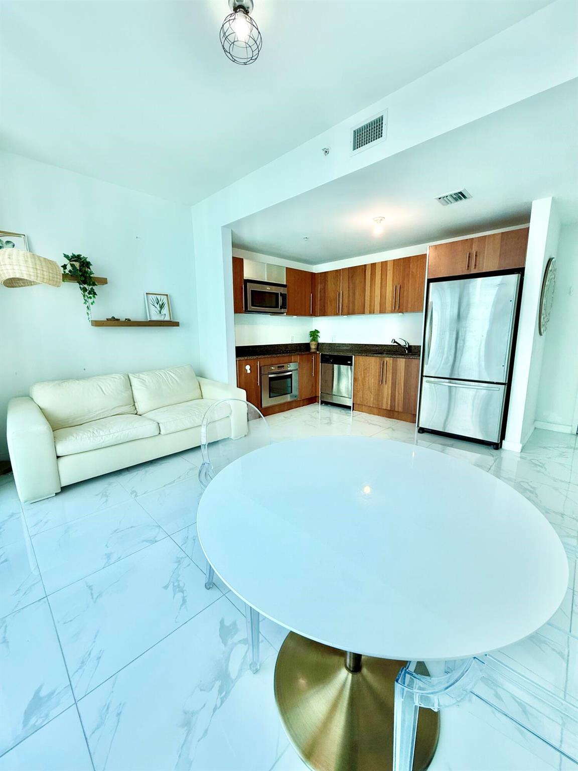 MET 1 CONDO - Residential