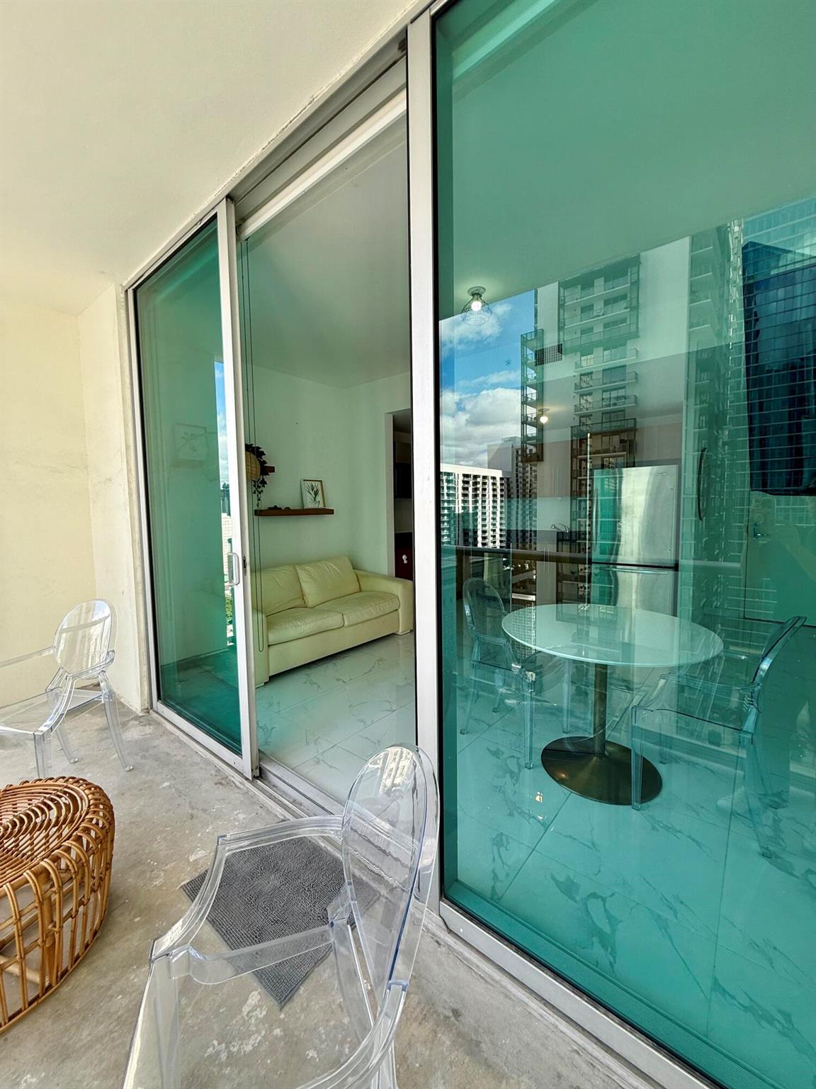 MET 1 CONDO - Residential