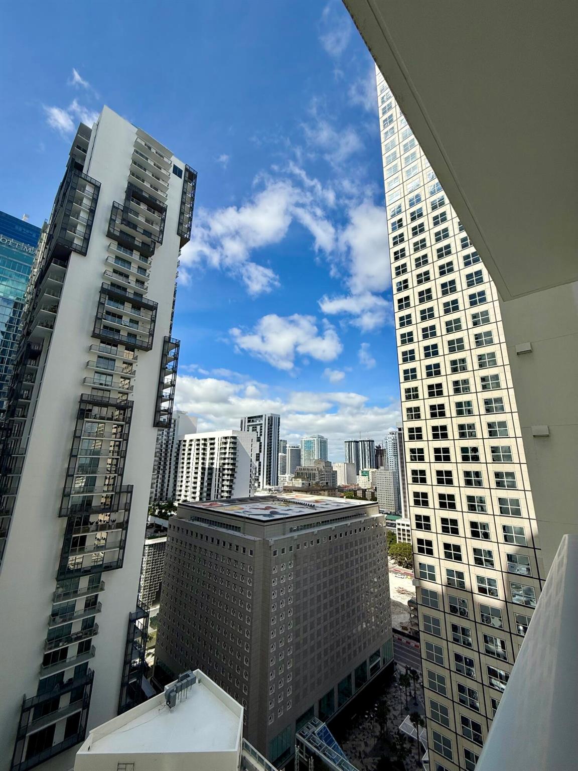 MET 1 CONDO - Residential