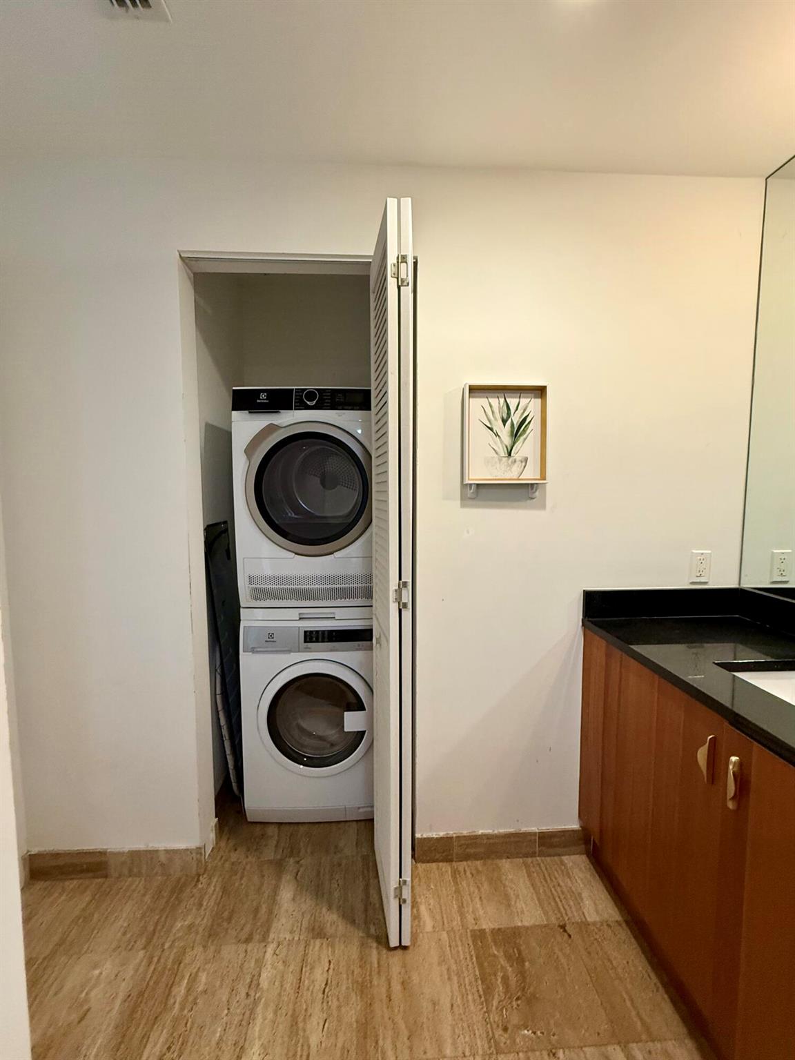 MET 1 CONDO - Residential