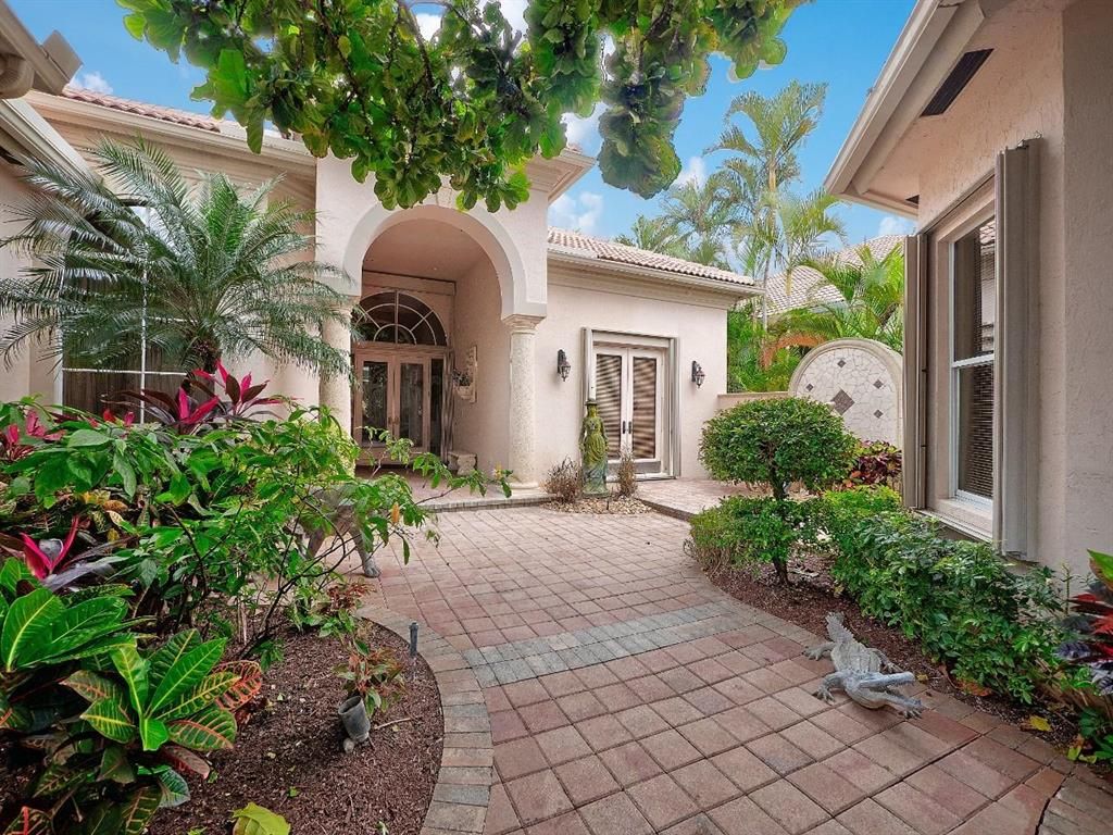 Photo of 121 Vintageisle Lane, Palm Beach Gardens, FL 33418 (MLS # R10688980)