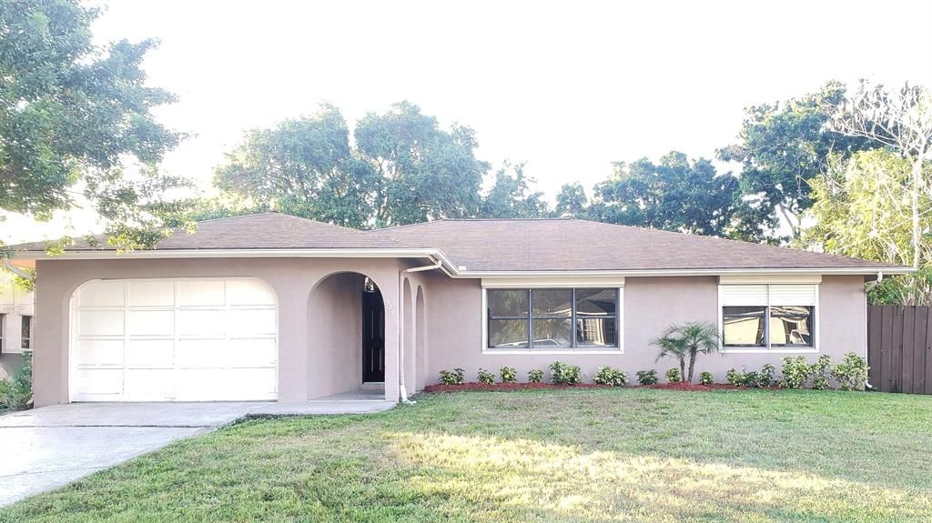 Photo of 528 SE Greenway Terrace, Port Saint Lucie, FL 34983 (MLS # R10692344)