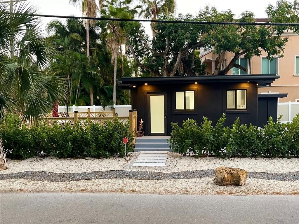 Photo of 436 SW 4 Avenue, Fort Lauderdale, FL 33315 (MLS # F10392527)