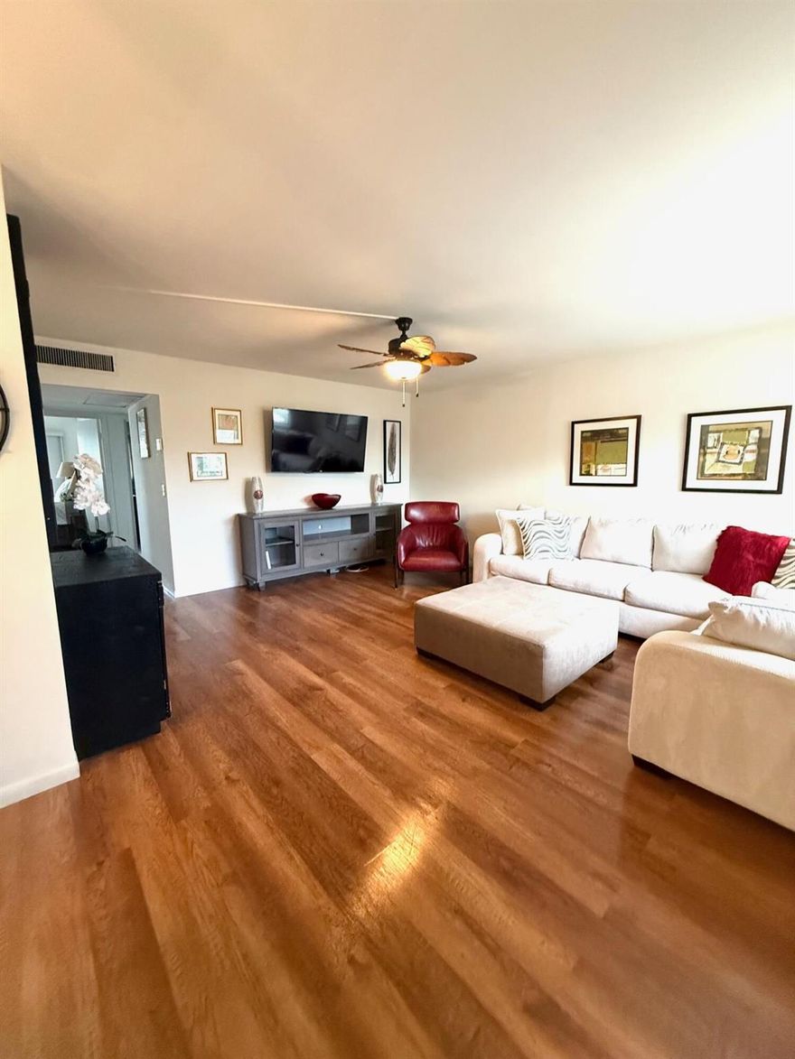 Beautiful 2BR - fully furnished and decorated condo in popular 55+ community of Kings Point!!  Lovely wood-look  floors throughout extending through the patio.  Main bathroom remodeled to create en-suite bathroom with walk in shower.   Fully enclosed patio with garden view.  A short walk to the Monaco pool and clubhouse and the Bistro restaurant!  A great opportunity for a superbly updated and decorated condo to enjoy!