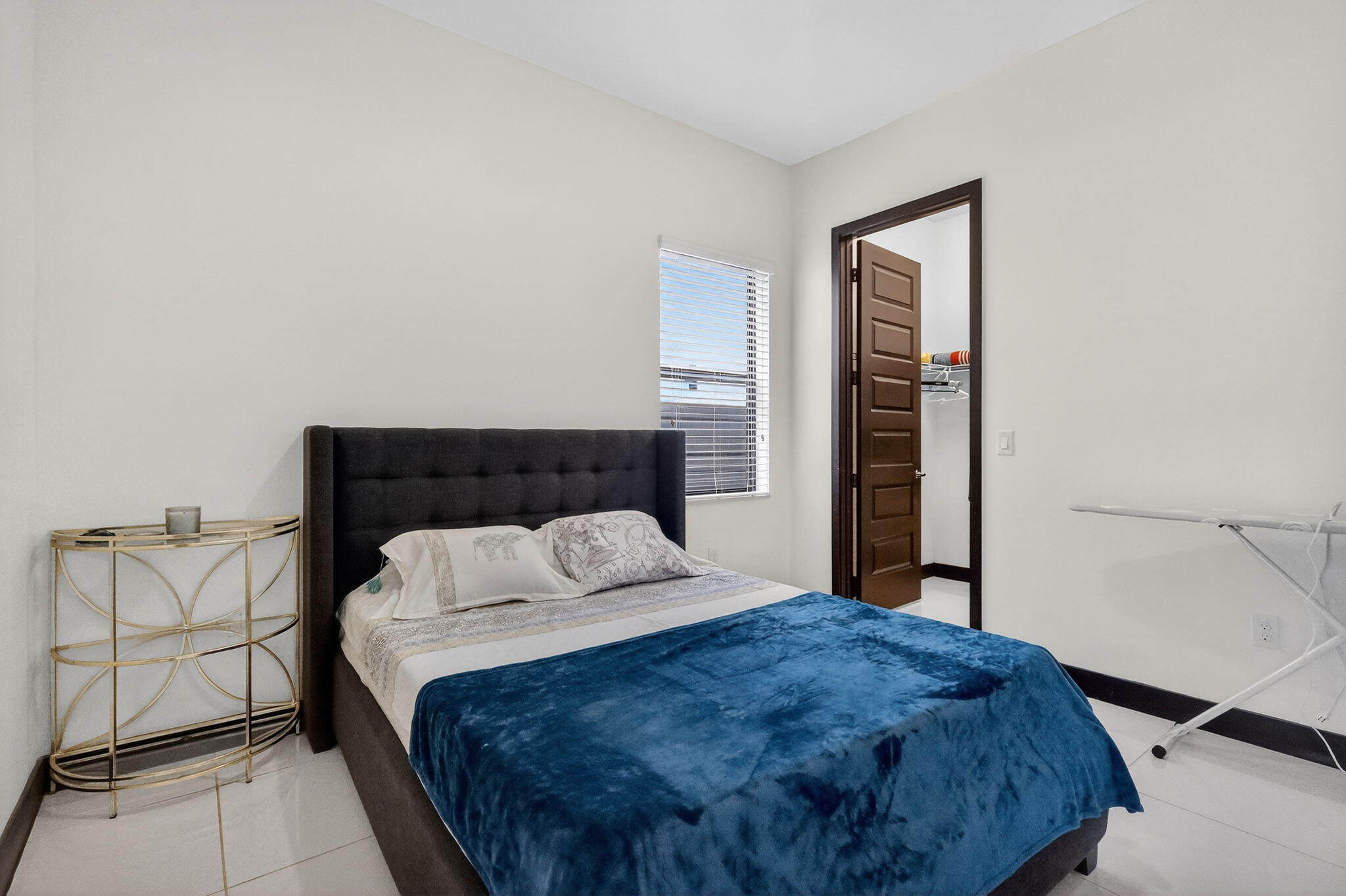 DUNNWOODY LAKE - Residential