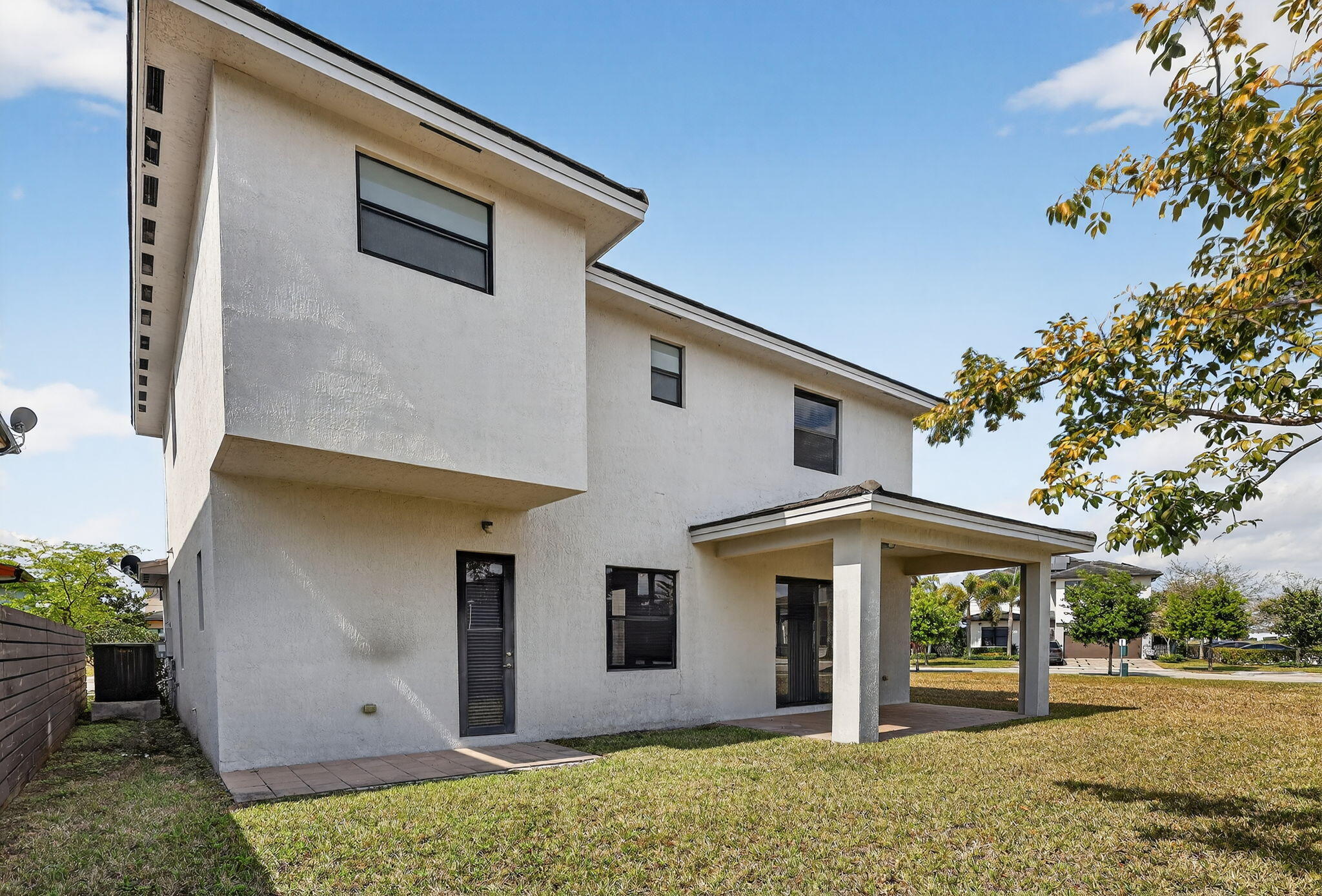 DUNNWOODY LAKE - Residential