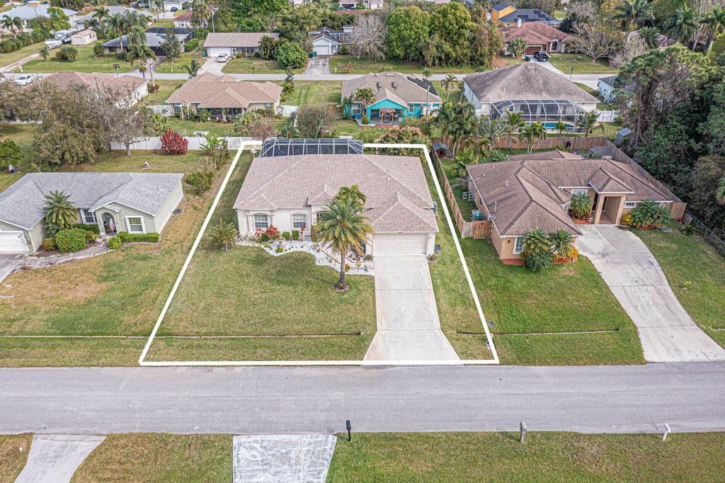 Photo of 2033 SW Beekman Street, Port Saint Lucie, FL 34953 (MLS # R10958352)