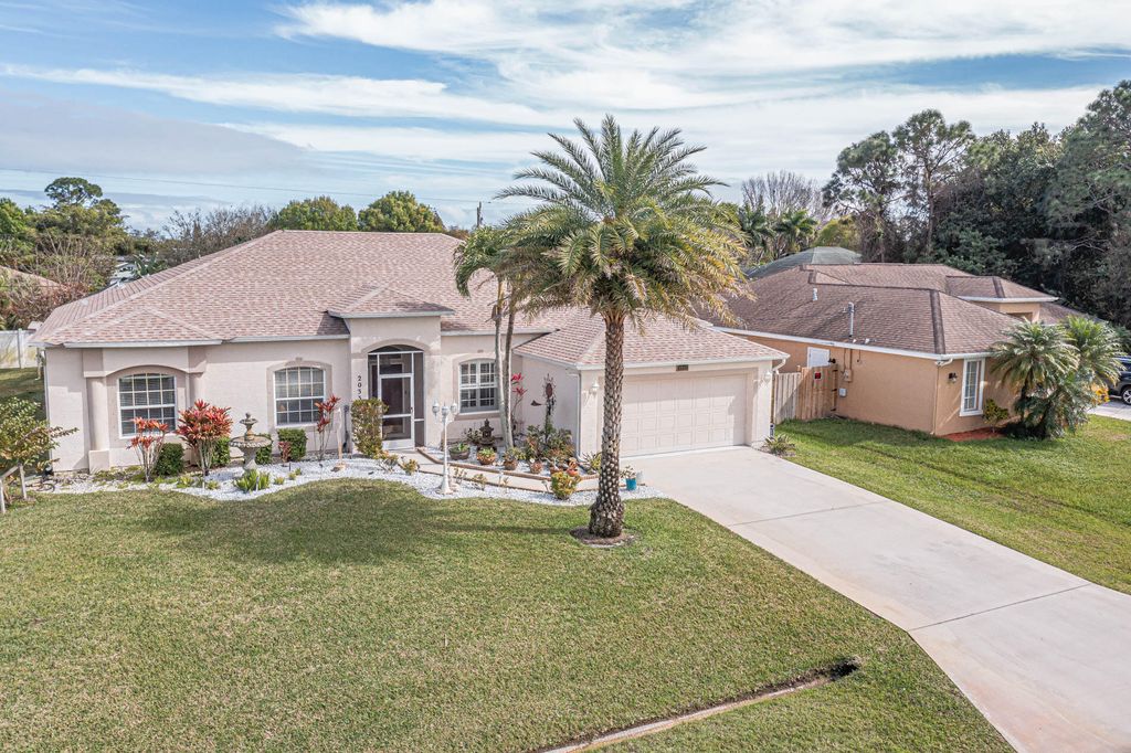 Photo of 2033 SW Beekman Street, Port Saint Lucie, FL 34953 (MLS # R10958352)