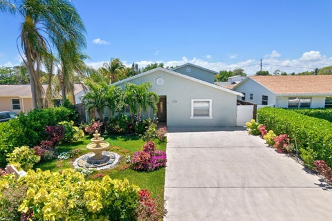 Photo of 328 HASTINGS Street, Boca Raton, FL 33487 (MLS # B26064553)