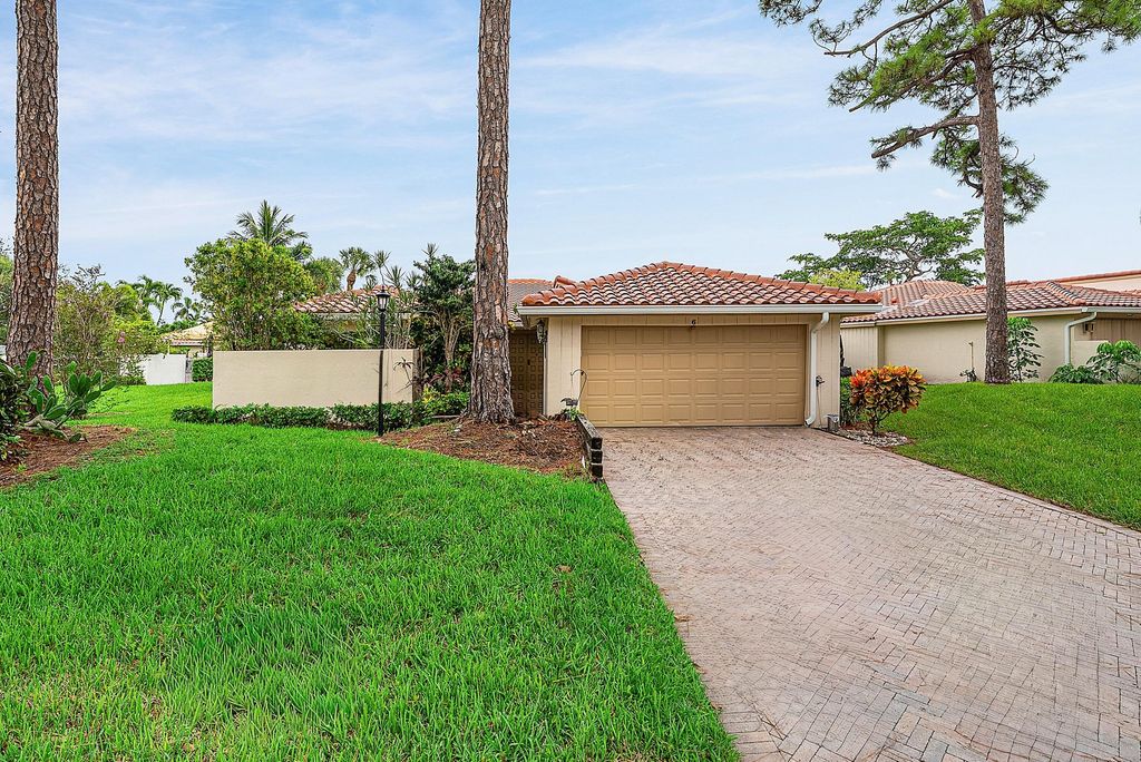 Photo of 6 Woods Lane, Boynton Beach, FL 33436 (MLS # R11121802)