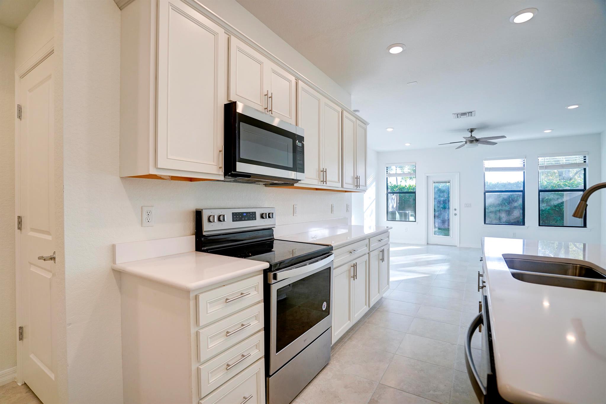 PRESTON SQUARE - Residential Lease