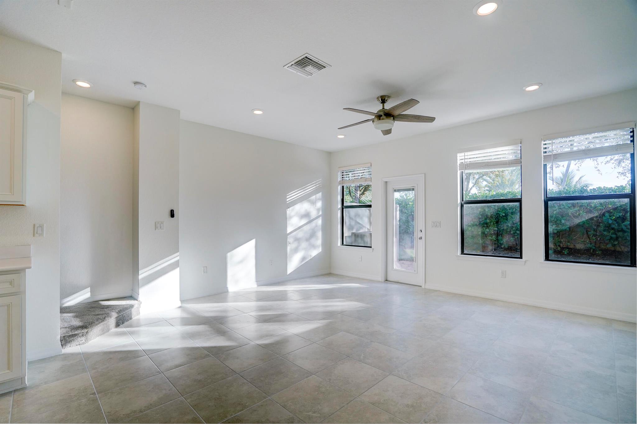 PRESTON SQUARE - Residential Lease