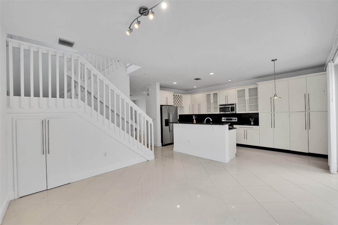 Grand Key - Sunset Lakes - Residential