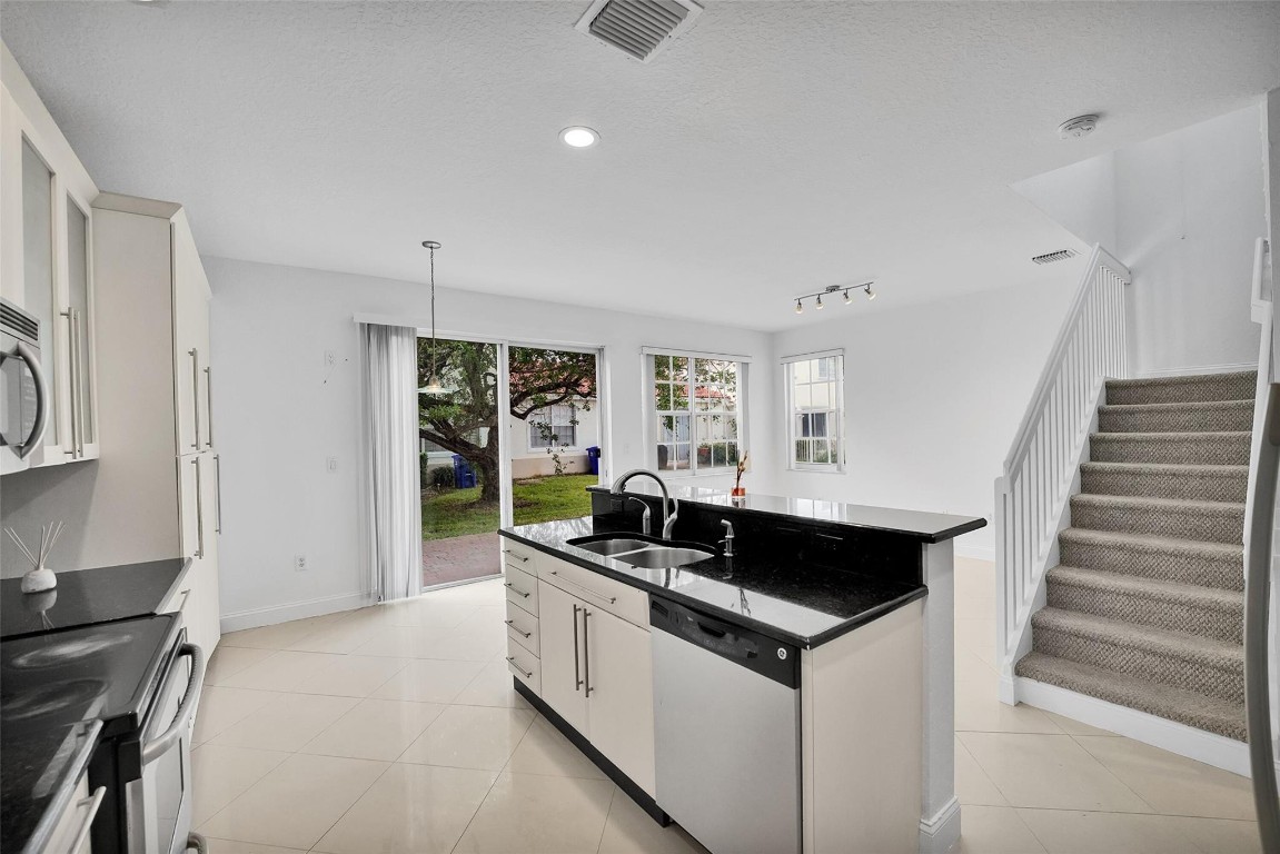 Grand Key - Sunset Lakes - Residential