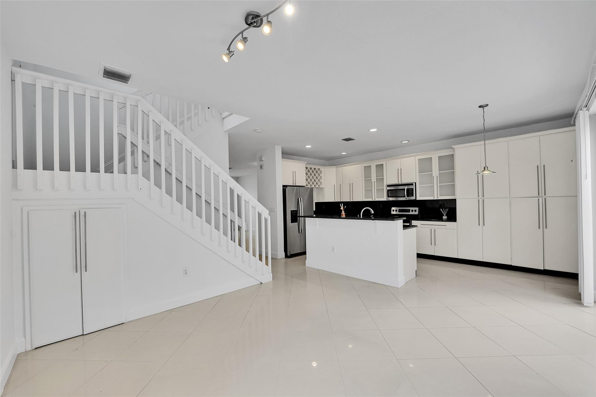 Grand Key - Sunset Lakes - Residential