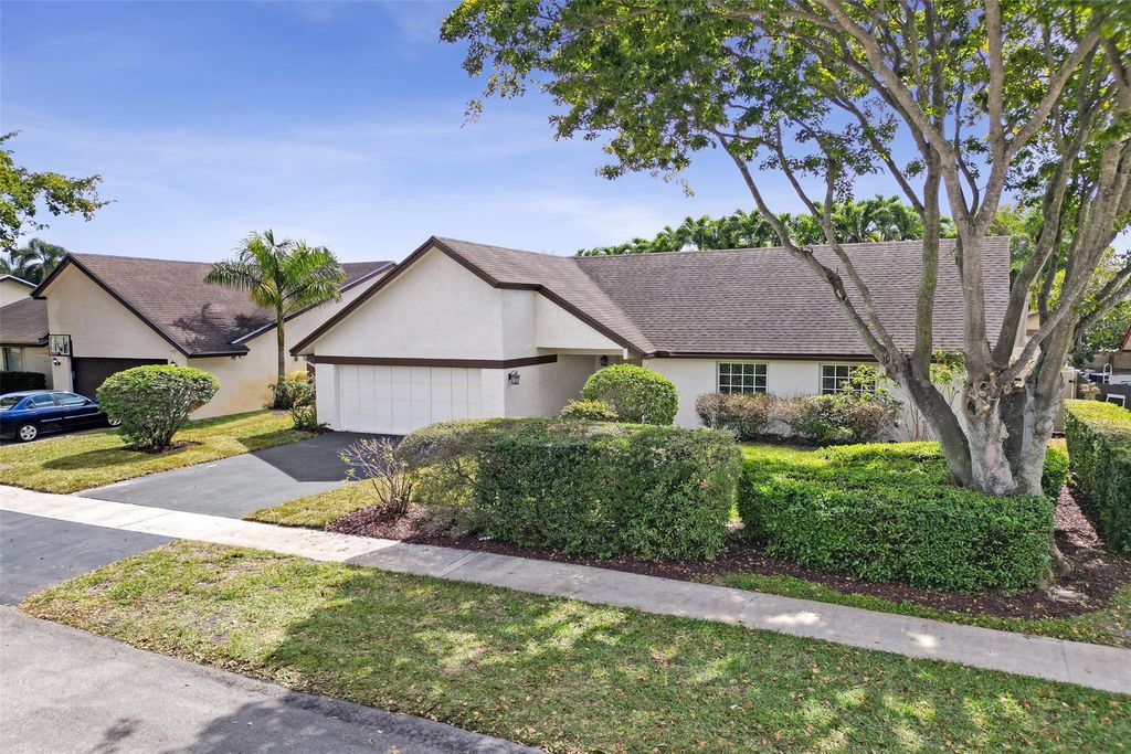 Photo of 10220 NW 25th Street, Pembroke Pines, FL 33026 (MLS # F10552734)