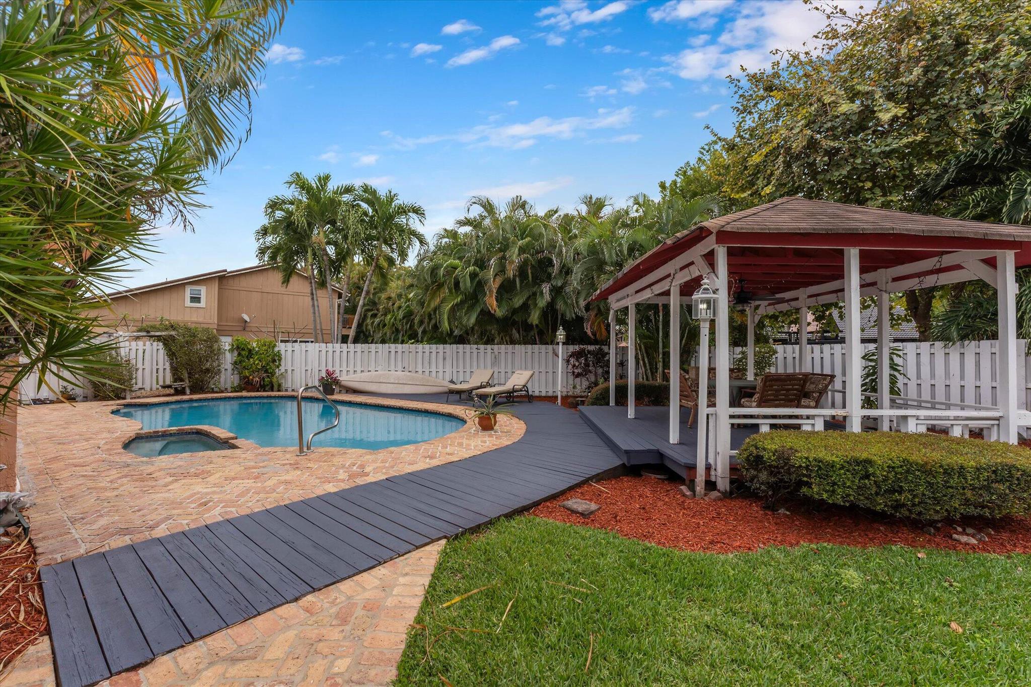 ALTA VISTA - Residential