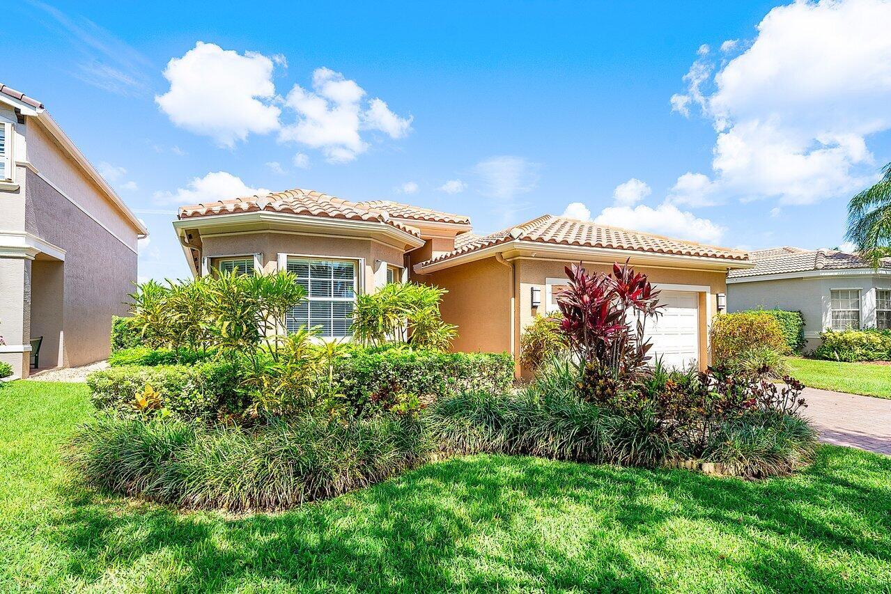 8375 Emerald Winds Circle, Boynton Beach, FL, 33473/$814,900 2 8375 Emerald Winds Circle