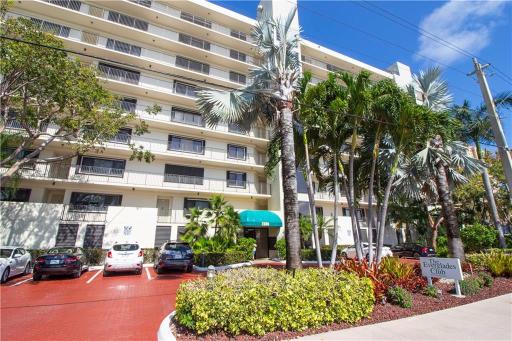 EVERGLADES CLUB - Residential