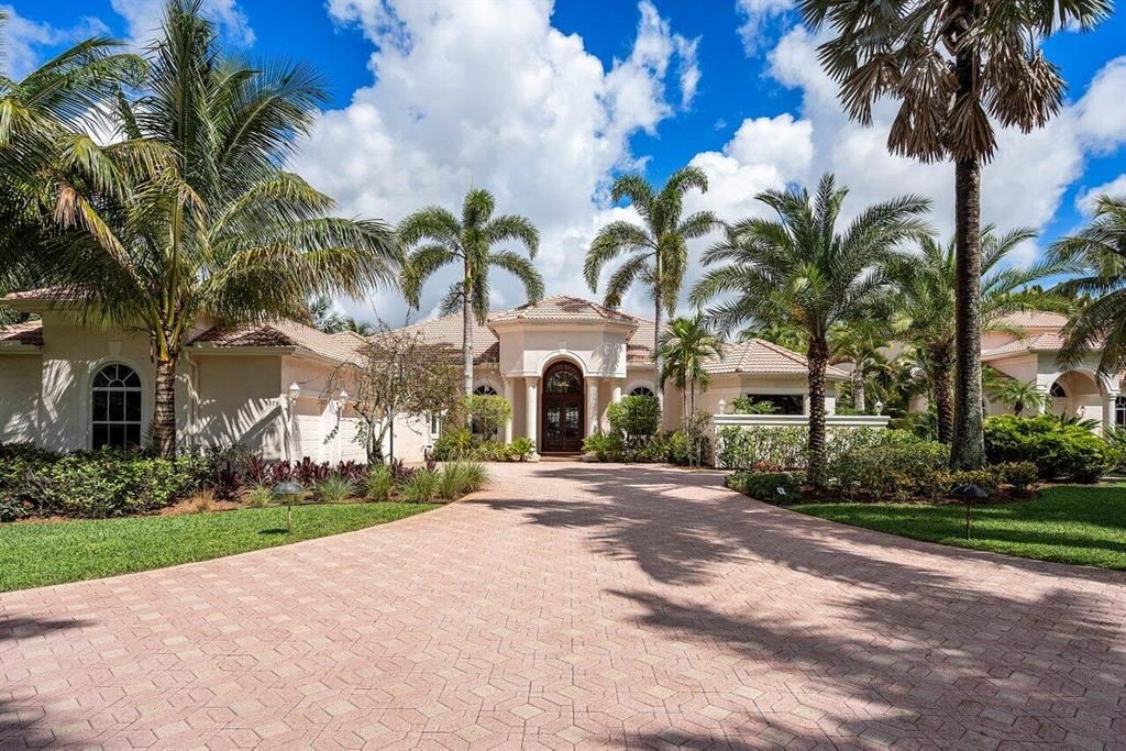 Photo of 13175 Bridgewood Drive, Palm Beach Gardens, FL 33418 (MLS # R10719929)