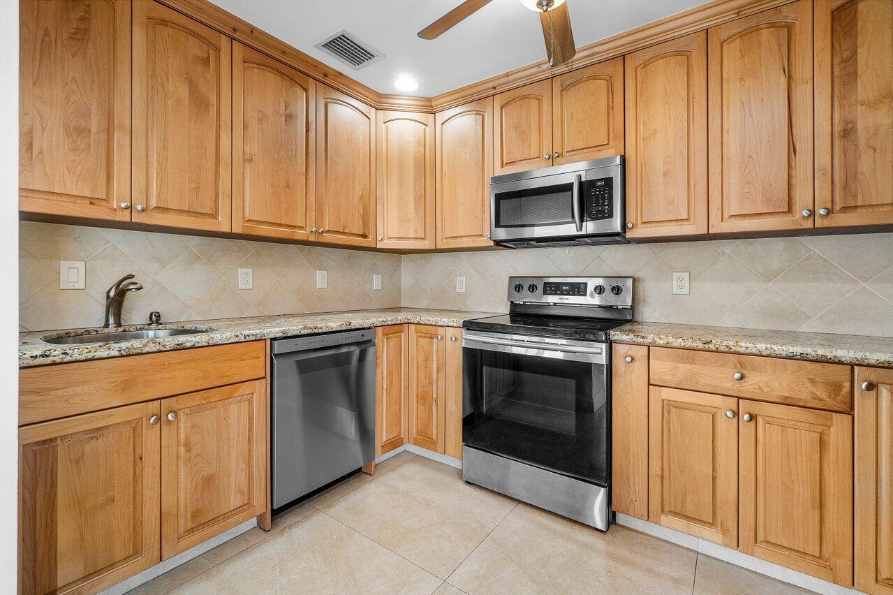 YORKTOWNE VILLAS - Residential