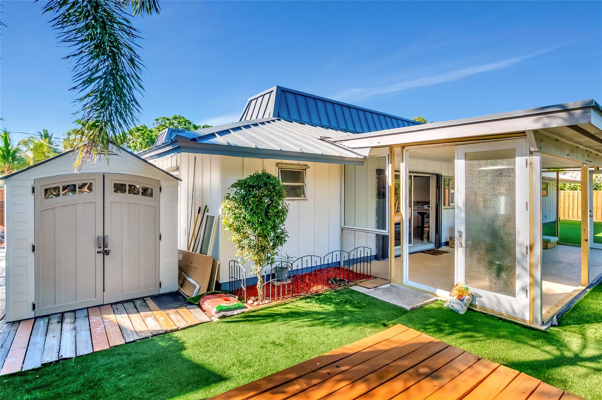 LAKE FLORESTA PARK - Residential Lease