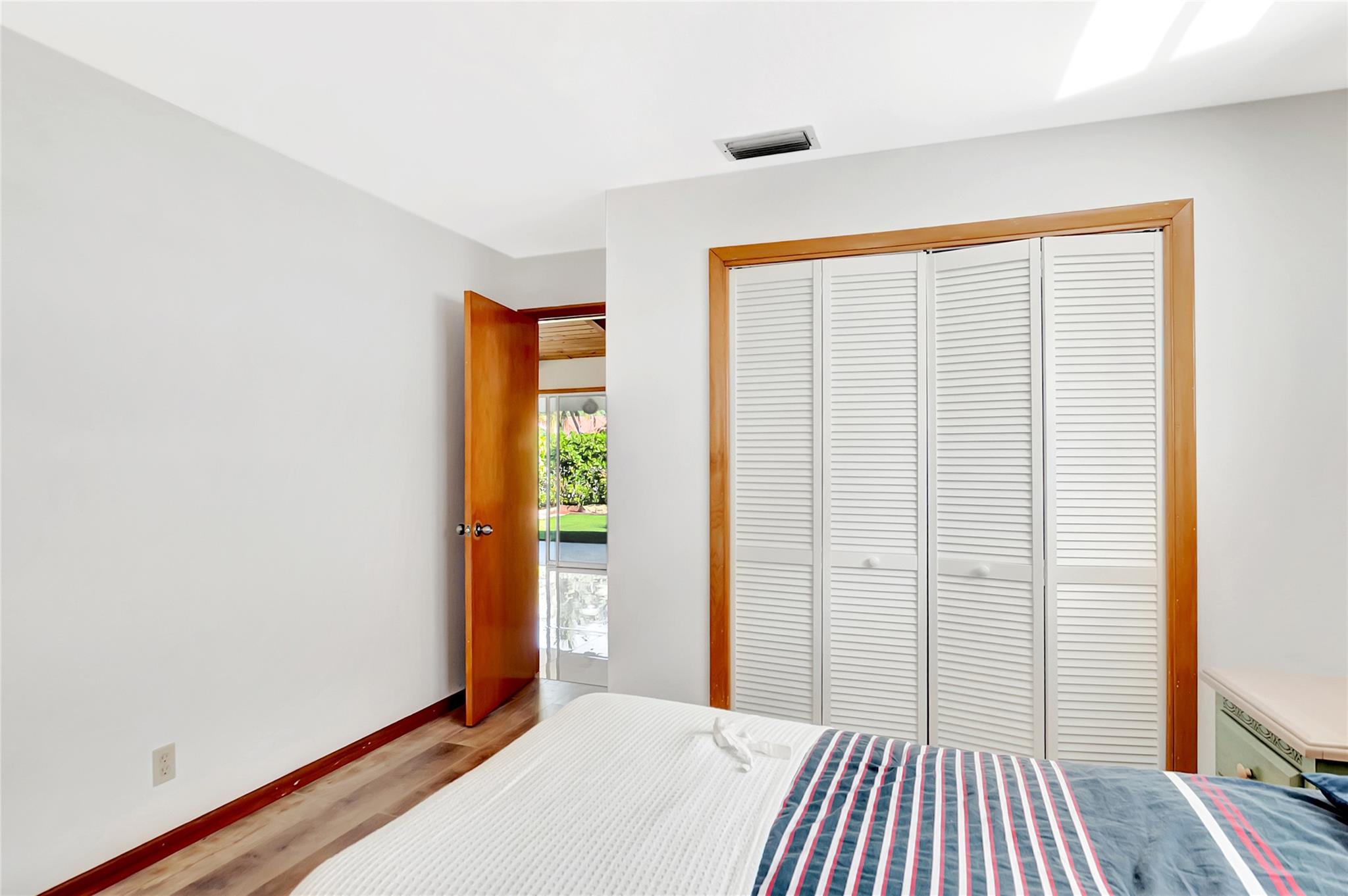 LAKE FLORESTA PARK - Residential Lease