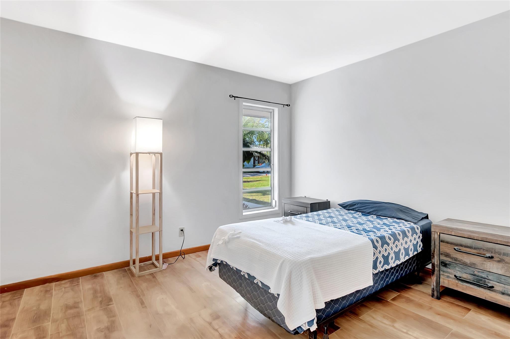 LAKE FLORESTA PARK - Residential Lease