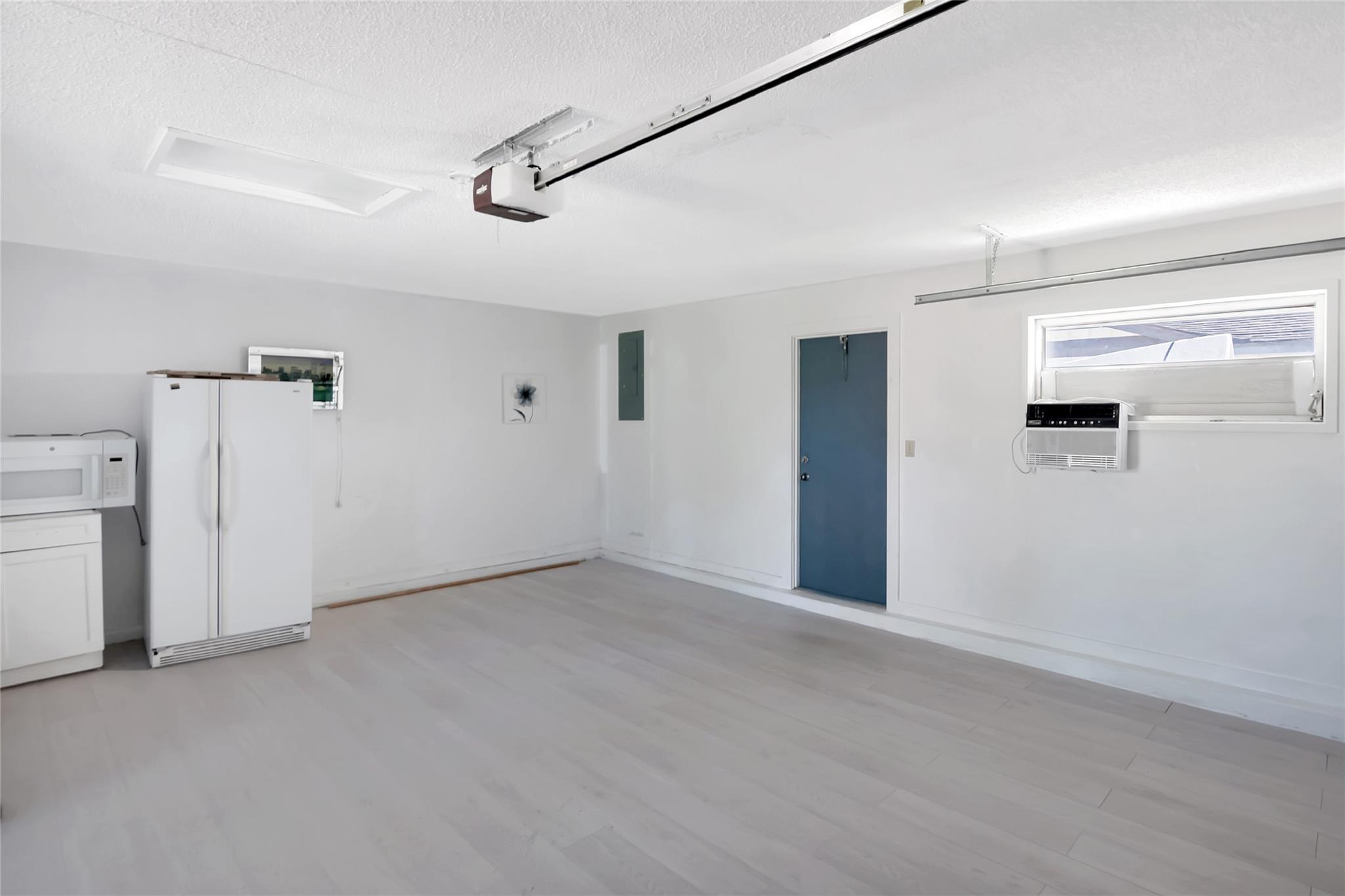 LAKE FLORESTA PARK - Residential Lease