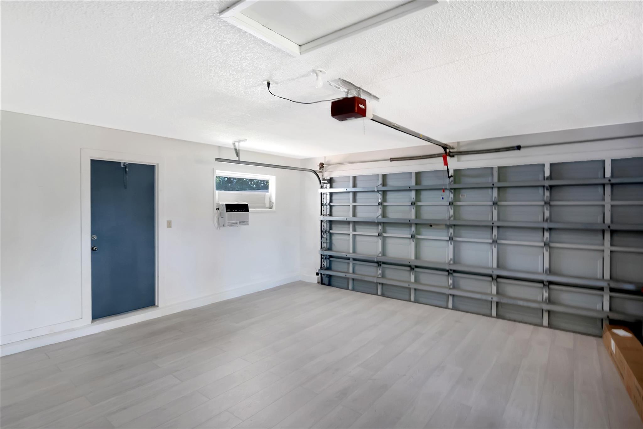 LAKE FLORESTA PARK - Residential Lease