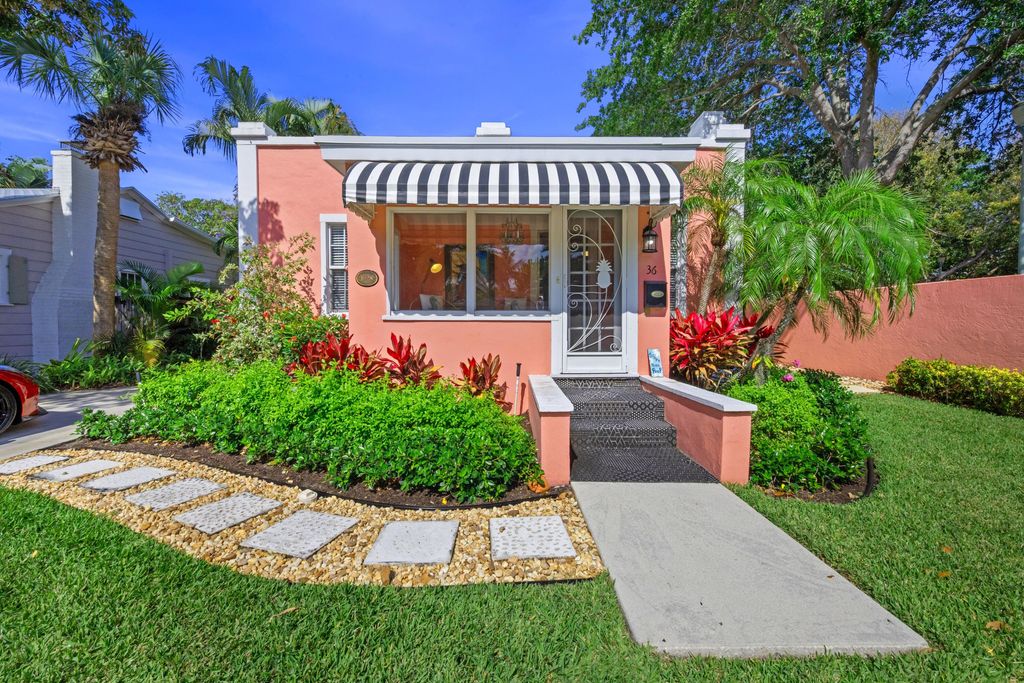 Photo of 36 Palm Sq Square, Delray Beach, FL 33483 (MLS # R11098354)
