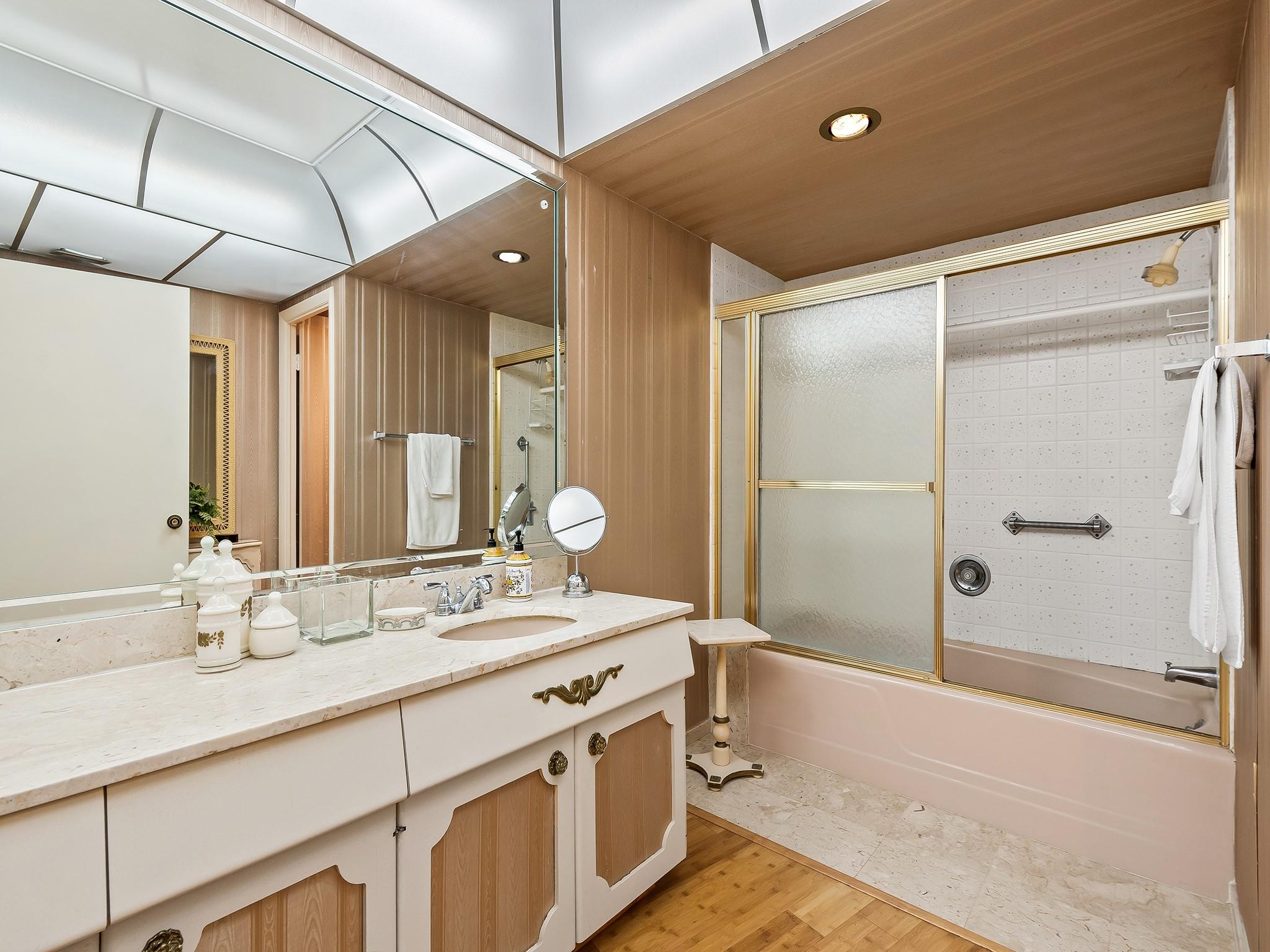 THE GALLEON - Residential