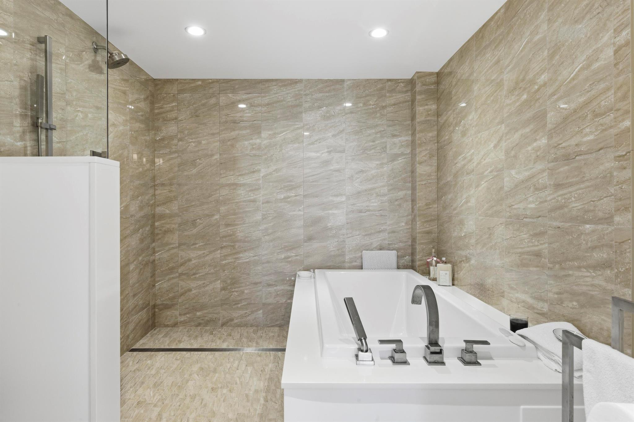 COVE CONDO - Residential