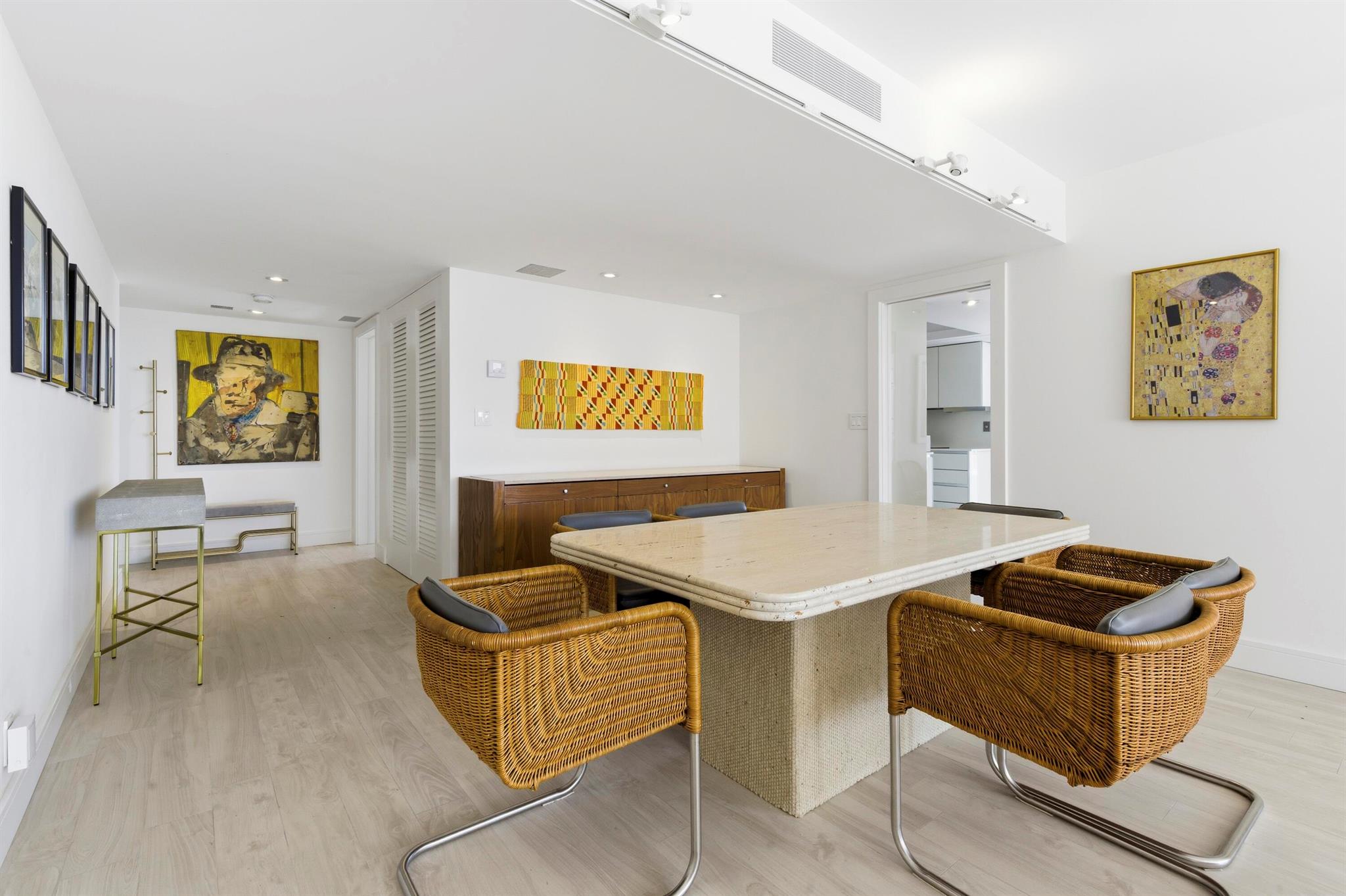 COVE CONDO - Residential