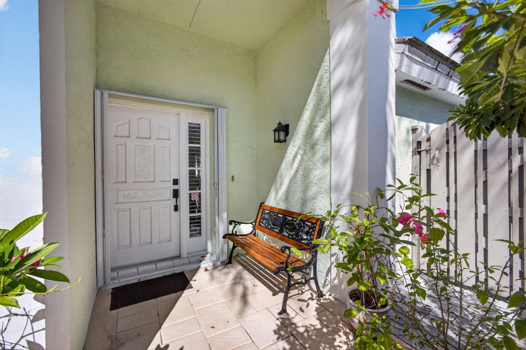 Photo of 12 COMMODORE Place, Palm Beach Gardens, FL 33418 (MLS # B26088256)